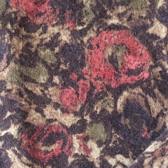 Sarah Spencer Autumn Lambs Wool Cardigan - Picture 5 of 7